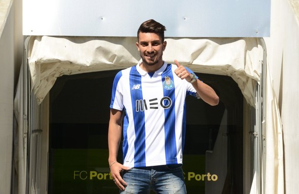 Telles Cimbom'a veda etti, yeni formayı giydi 2