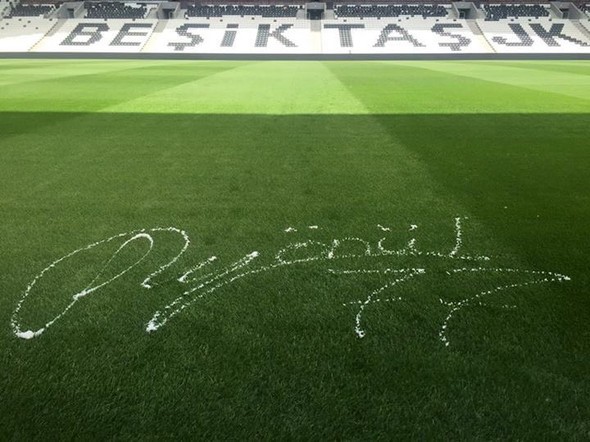 Fenerbahçeli taraftarlardan Gökhan Gönül'e 'para' tepkisi 2