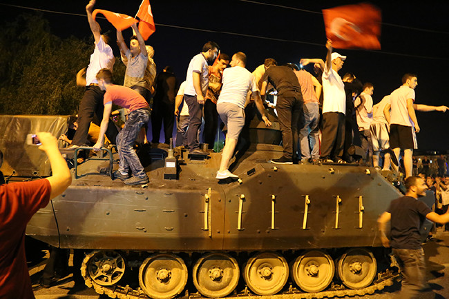 Türkiye demokrasiye böyle direndi 3