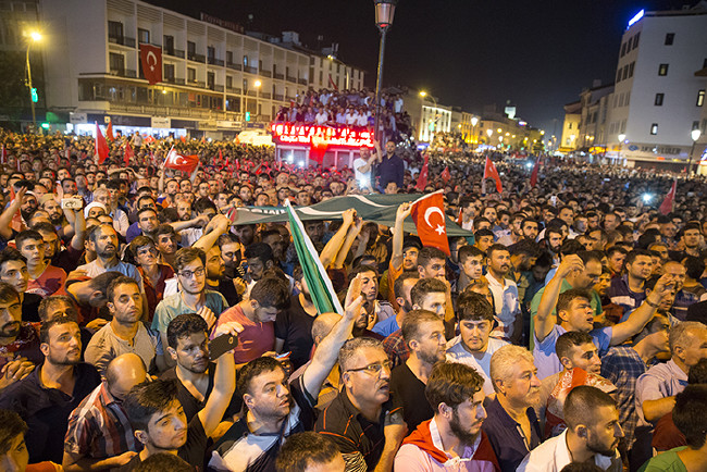 Türkiye demokrasiye böyle direndi 13