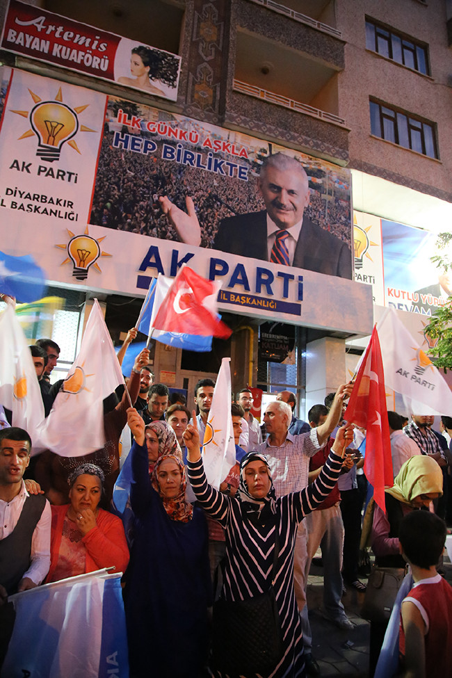 Türkiye demokrasiye böyle direndi 18