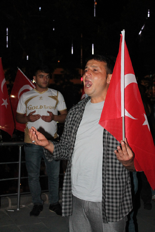 Türkiye demokrasiye böyle direndi 30