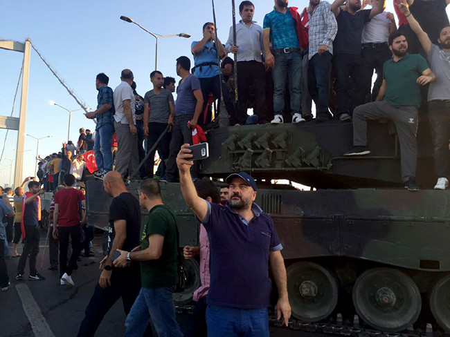 Türkiye demokrasiye böyle direndi 34