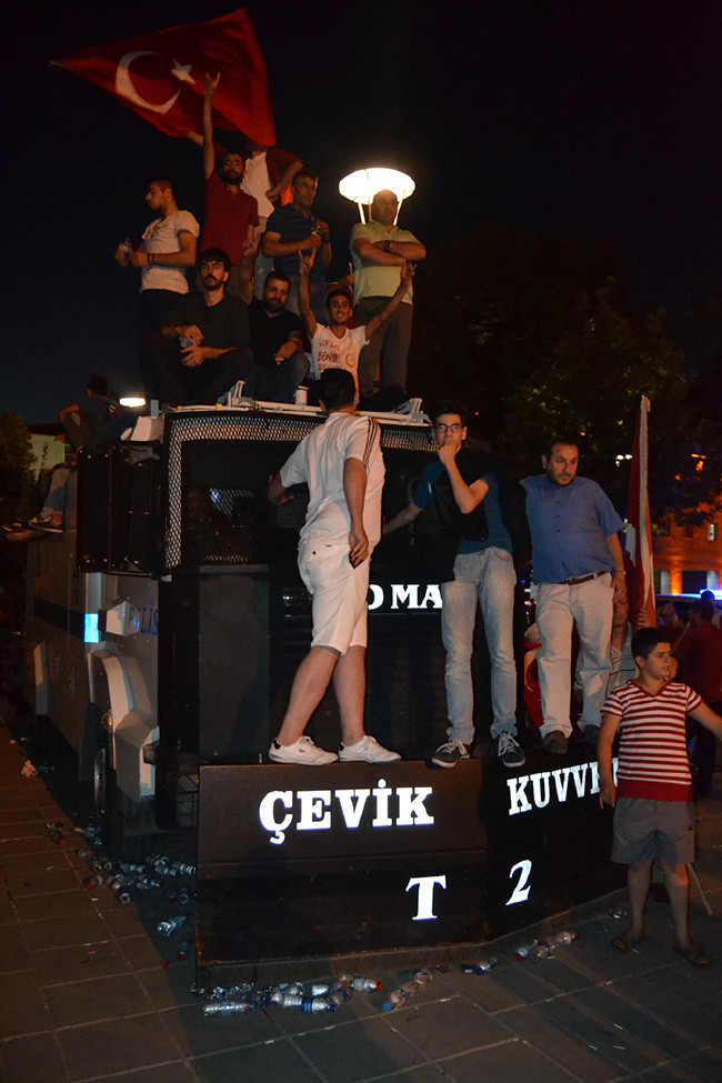 Türkiye demokrasiye böyle direndi 37