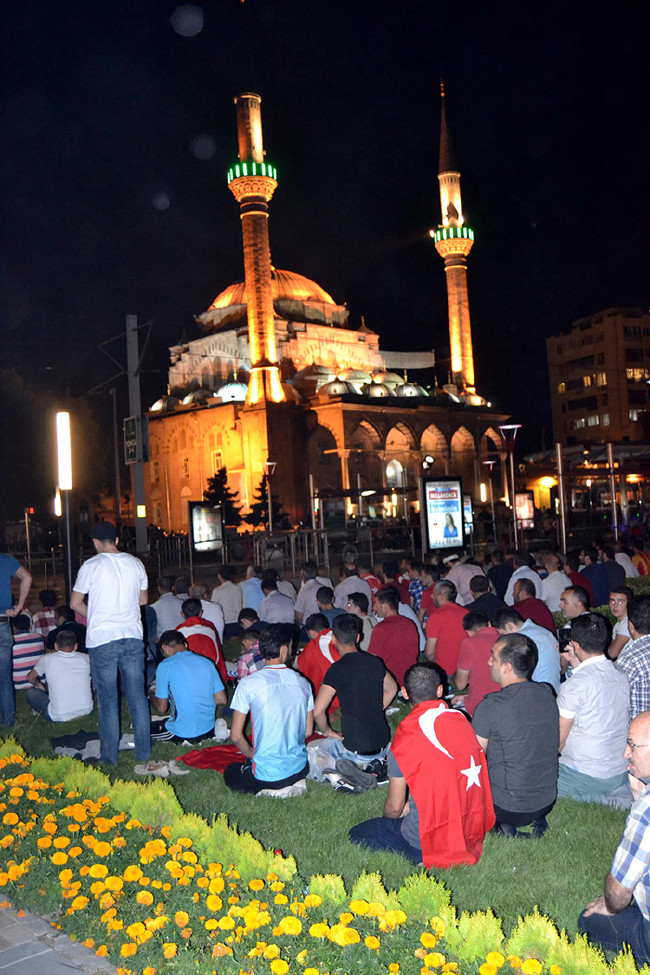 Türkiye demokrasiye böyle direndi 38