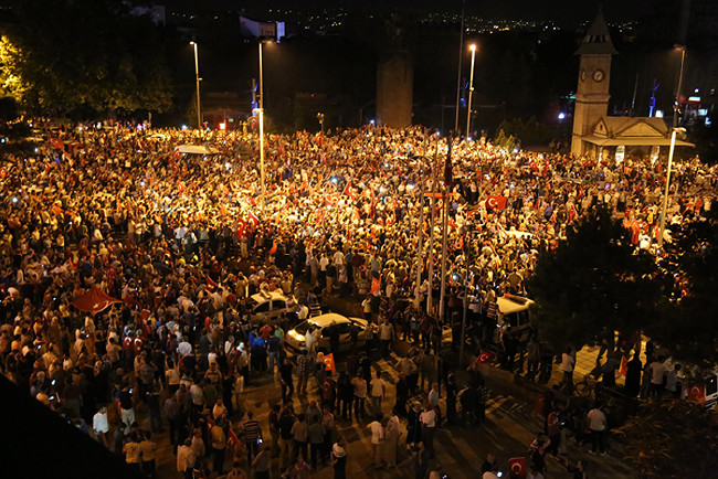 Türkiye demokrasiye böyle direndi 39