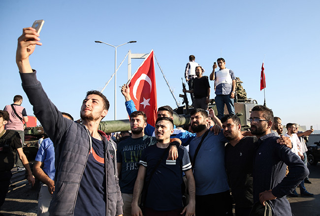 Türkiye demokrasiye böyle direndi 54