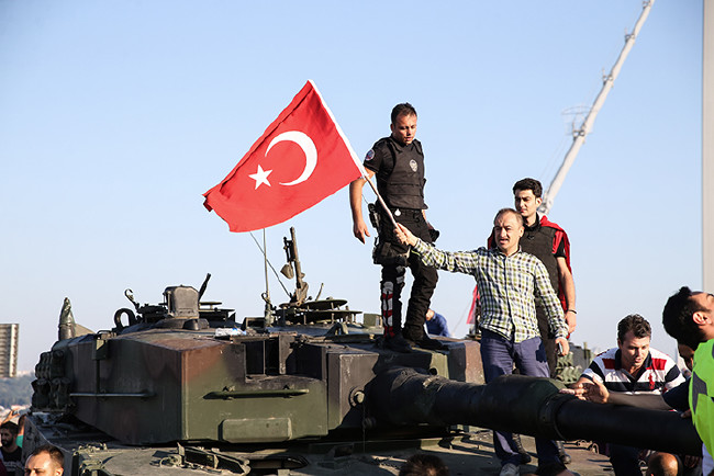 Türkiye demokrasiye böyle direndi 56