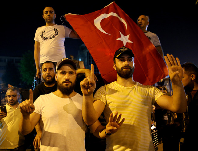 Türkiye demokrasiye böyle direndi 66