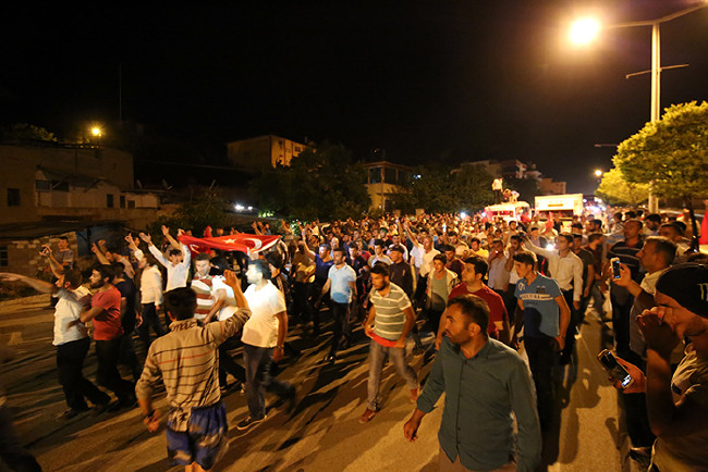 Kırmızı Beyazsa darbeci değil 4