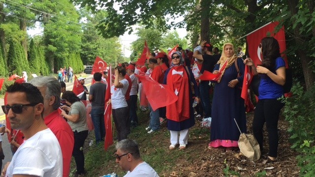 ABD'deki Türkler, FETÖ'nün Pensilvanya'daki evinin önünde 13