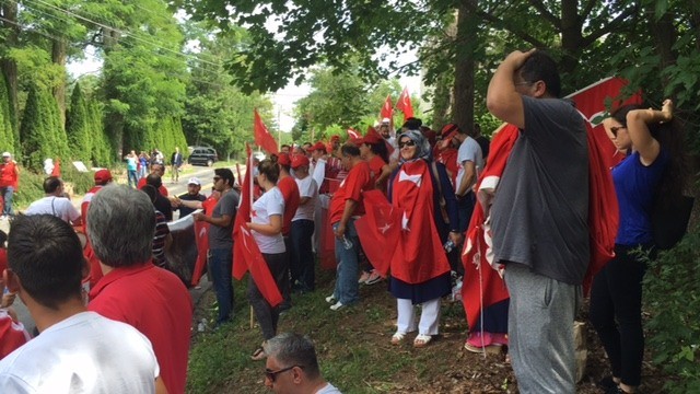 ABD'deki Türkler, FETÖ'nün Pensilvanya'daki evinin önünde 14