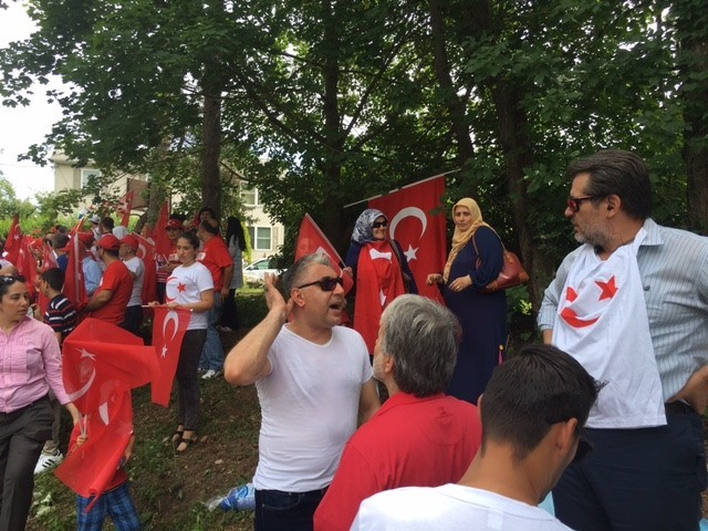 ABD'deki Türkler, FETÖ'nün Pensilvanya'daki evinin önünde 17