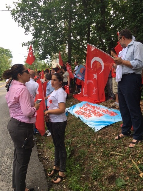 ABD'deki Türkler, FETÖ'nün Pensilvanya'daki evinin önünde 19