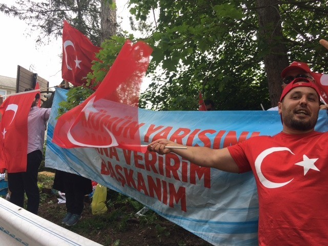 ABD'deki Türkler, FETÖ'nün Pensilvanya'daki evinin önünde 24