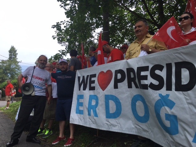 ABD'deki Türkler, FETÖ'nün Pensilvanya'daki evinin önünde 27