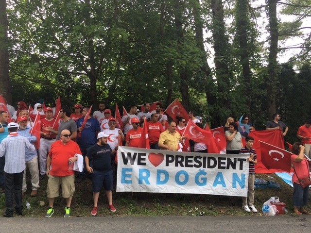 ABD'deki Türkler, FETÖ'nün Pensilvanya'daki evinin önünde 29