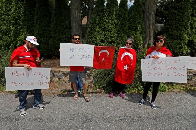 ABD'deki Türkler, FETÖ'nün Pensilvanya'daki evinin önünde 7