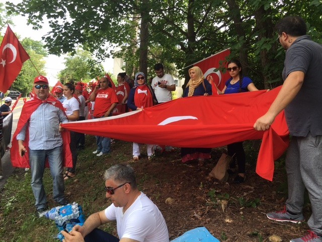 ABD'deki Türkler, FETÖ'nün Pensilvanya'daki evinin önünde 9