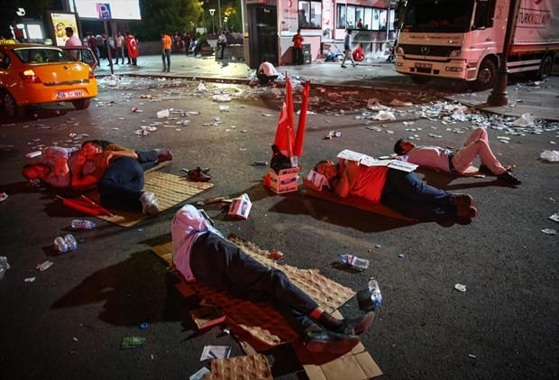 Demokrasi nöbeti 10