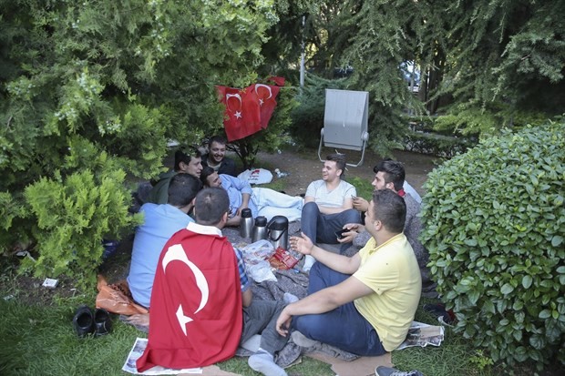 Demokrasi nöbeti 45