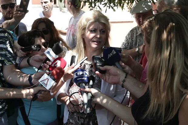 8 darbeci asker Yunanistan'da mahkeme karşısında 9