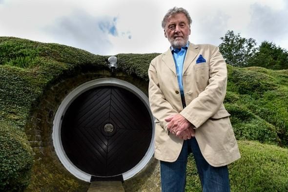 Yerin altında cennet inşa etti 1