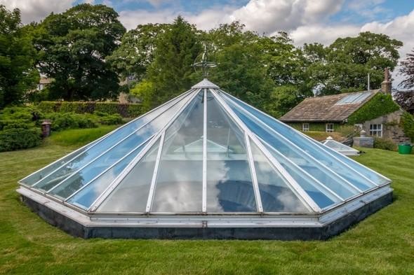 Yerin altında cennet inşa etti 12