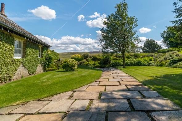 Yerin altında cennet inşa etti 15