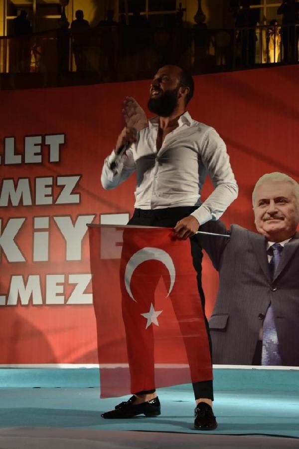 Ünlüler de demokrasi nöbetinde 10