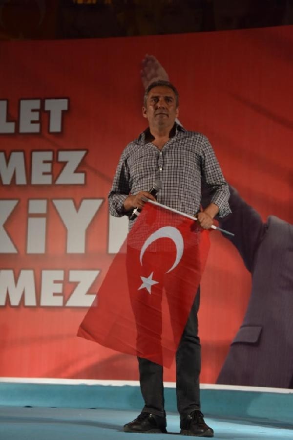 Ünlüler de demokrasi nöbetinde 12