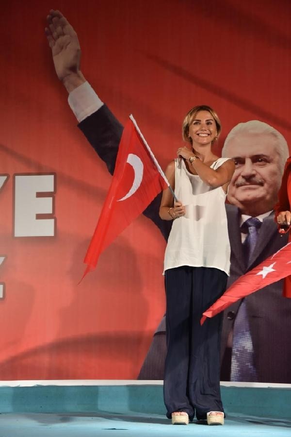 Ünlüler de demokrasi nöbetinde 14
