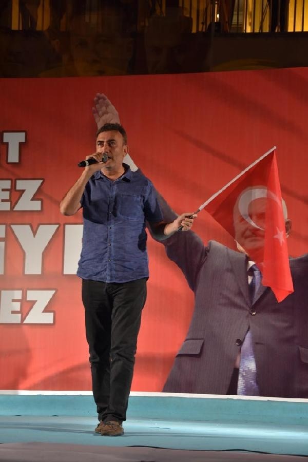 Ünlüler de demokrasi nöbetinde 16