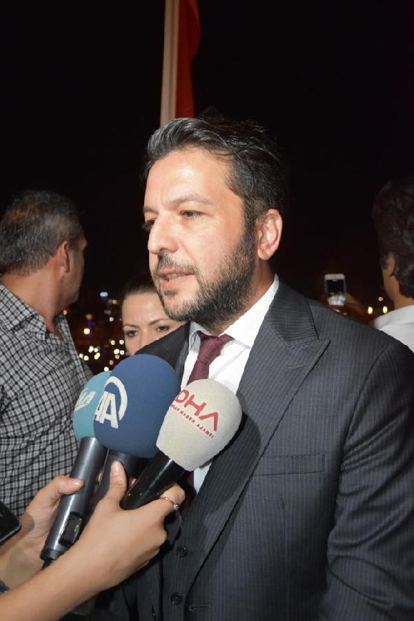 Ünlüler de demokrasi nöbetinde 17