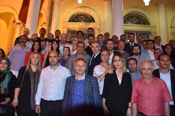 Ünlüler de demokrasi nöbetinde 18