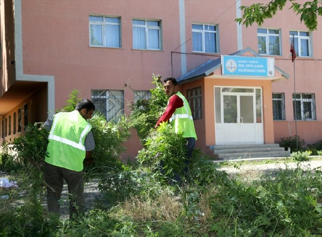 FETÖ'nün kız yurdundan Hint Keneviri çıktı 13