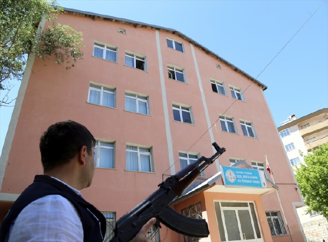 FETÖ'nün kız yurdundan Hint Keneviri çıktı 2