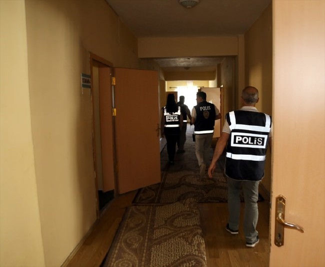 FETÖ'nün kız yurdundan Hint Keneviri çıktı 3