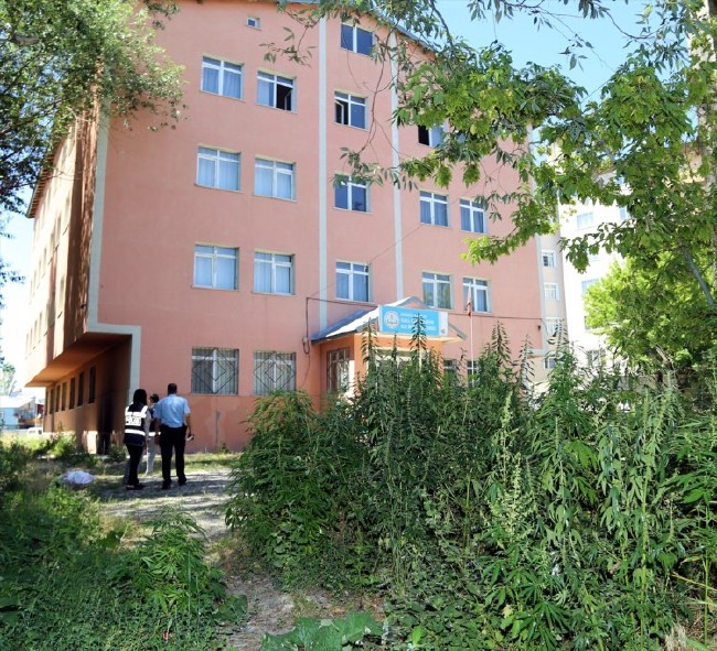 FETÖ'nün kız yurdundan Hint Keneviri çıktı 4