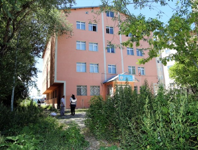 FETÖ'nün kız yurdundan Hint Keneviri çıktı 5