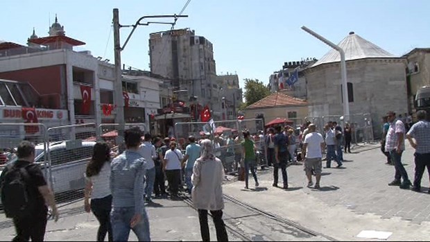 Taksim'de "Cumhuriyet ve Demokrasi Mitingi" 10