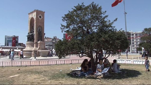 Taksim'de "Cumhuriyet ve Demokrasi Mitingi" 11