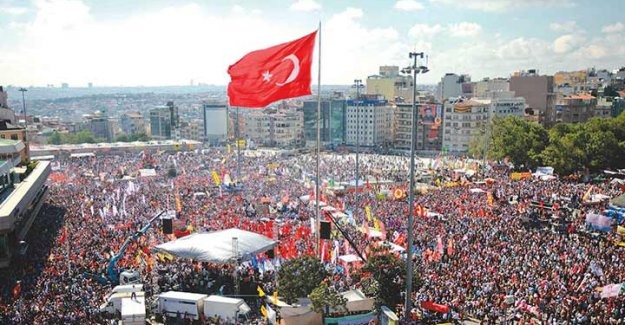 Taksim'de "Cumhuriyet ve Demokrasi Mitingi" 13