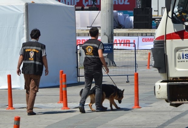 Taksim'de "Cumhuriyet ve Demokrasi Mitingi" 3