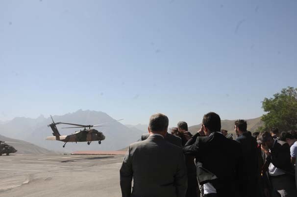 Hakkari’de şehit polisler için hazin tören 7