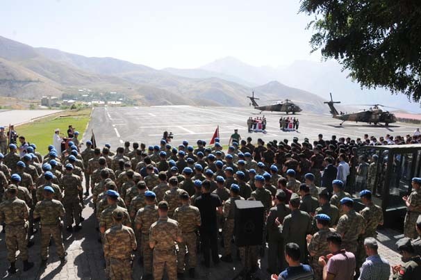 Hakkari’de şehit polisler için hazin tören 4