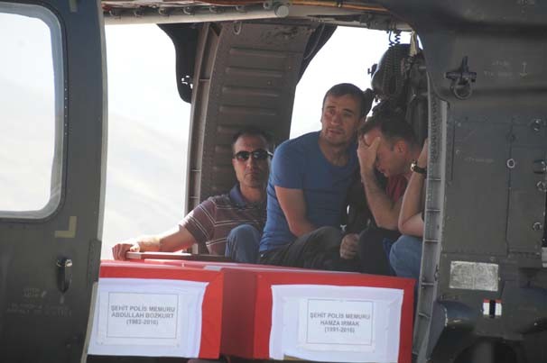 Hakkari’de şehit polisler için hazin tören 11