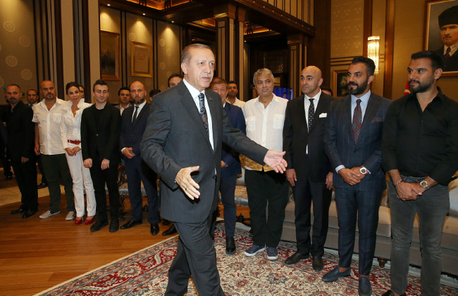 Erdoğan demokrasi nöbetine destek verenleri kabul etti 12