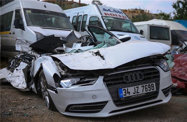 Tankların ezdiği araçlar 10