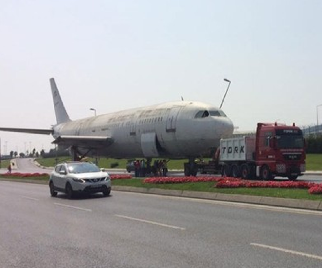 Yeşilköy'de uçak yola çıktı 1